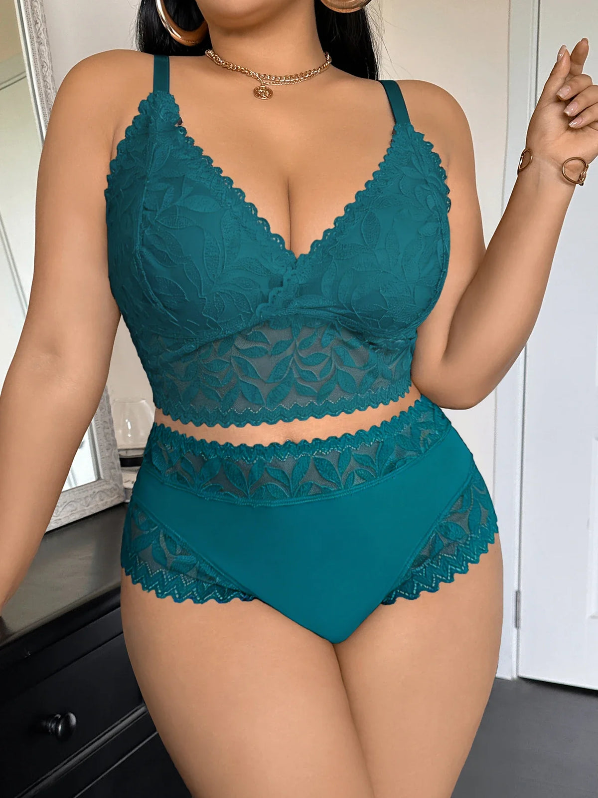 Plus-Size Floral Lace Bra & Panty Set