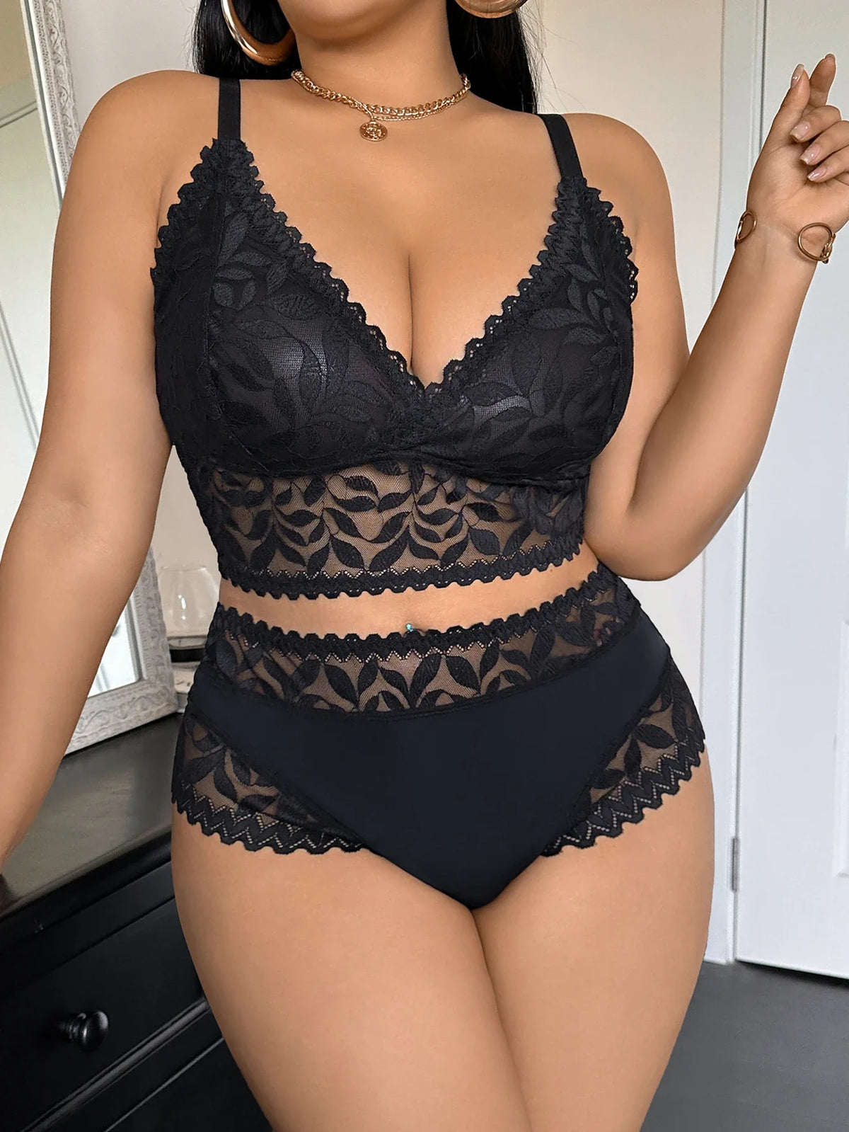 Plus-Size Floral Lace Bra & Panty Set