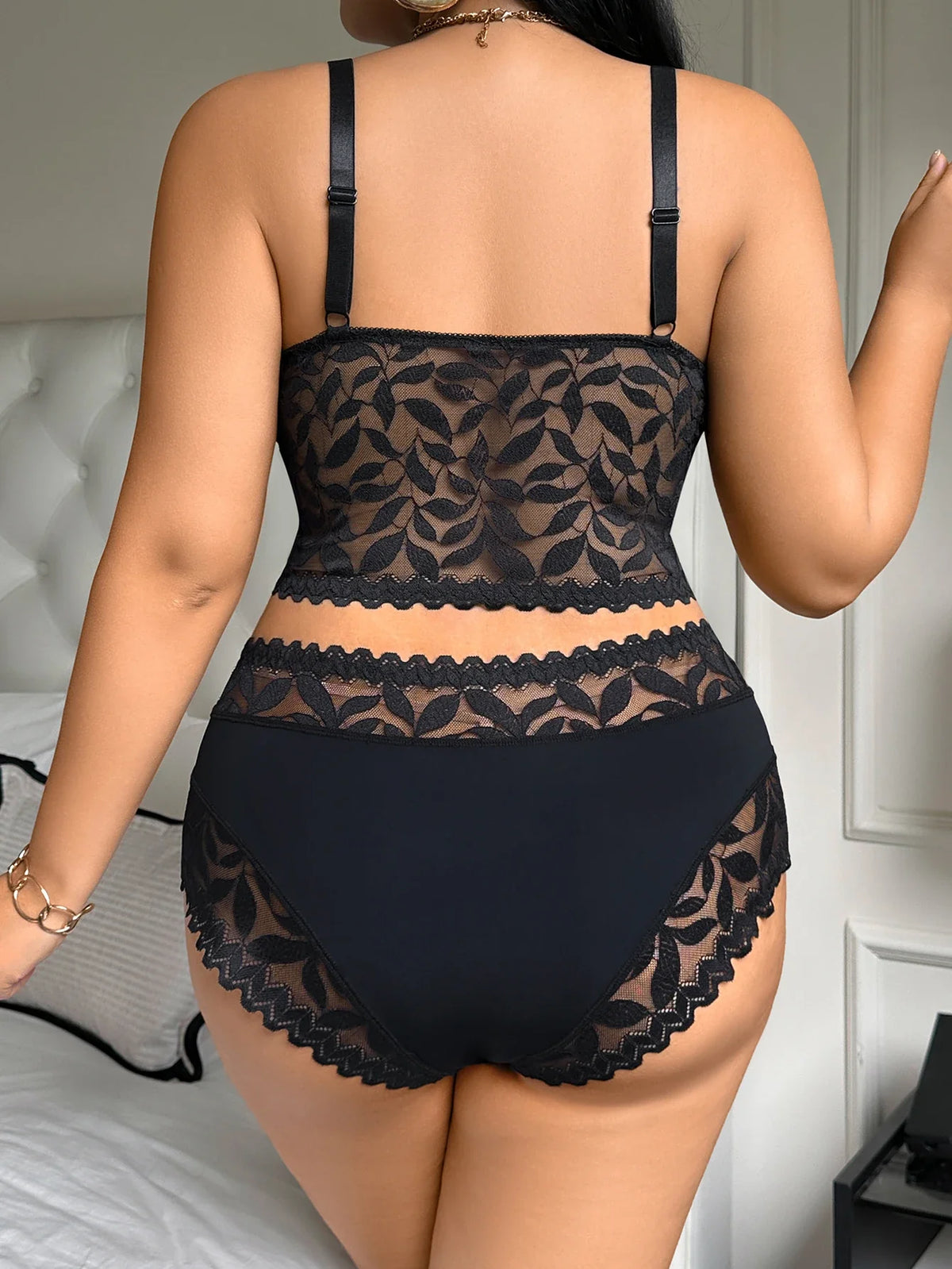 Plus-Size Floral Lace Bra & Panty Set