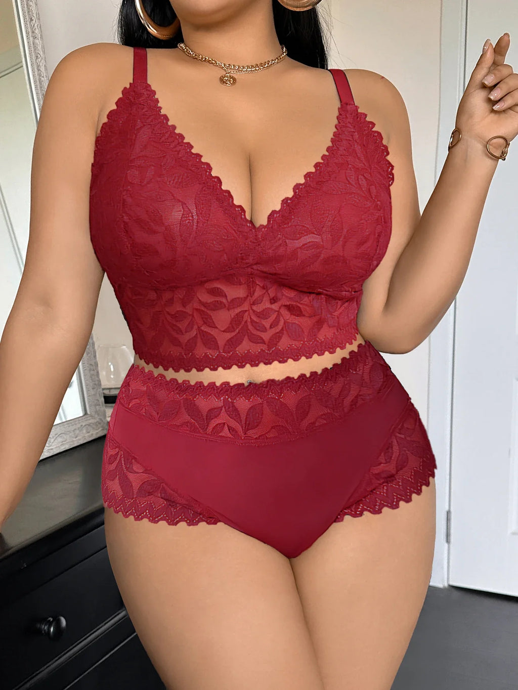 Plus-Size Floral Lace Bra & Panty Set