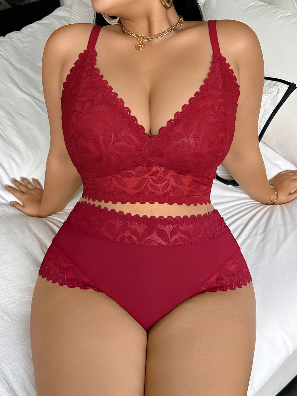Plus-Size Floral Lace Bra & Panty Set